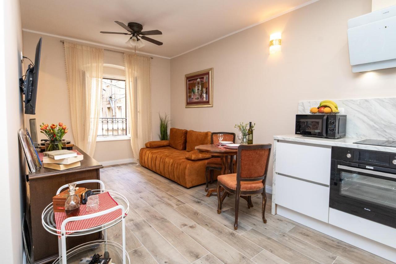 Stanley Helenski - Apartment In Old Town Šibenik Buitenkant foto