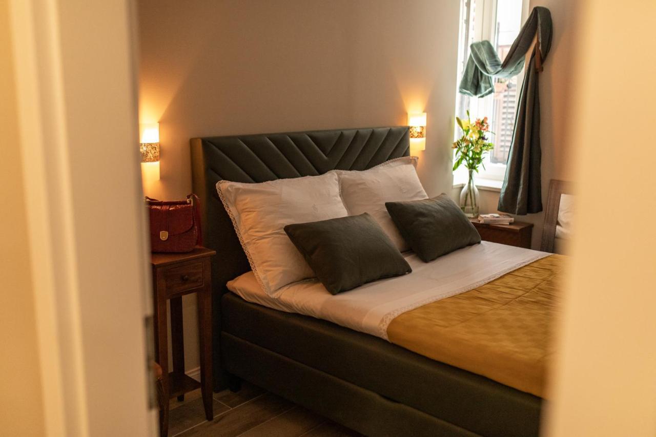 Stanley Helenski - Apartment In Old Town Šibenik Buitenkant foto