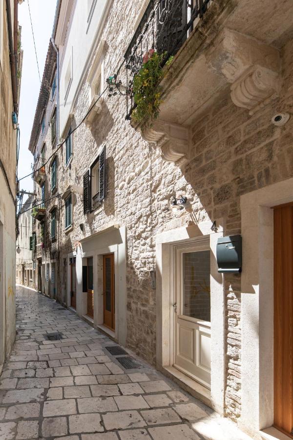 Stanley Helenski - Apartment In Old Town Šibenik Buitenkant foto