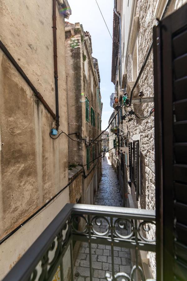 Stanley Helenski - Apartment In Old Town Šibenik Buitenkant foto