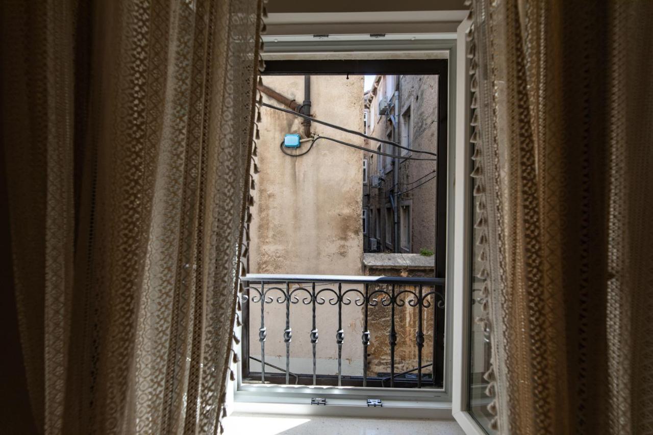 Stanley Helenski - Apartment In Old Town Šibenik Buitenkant foto
