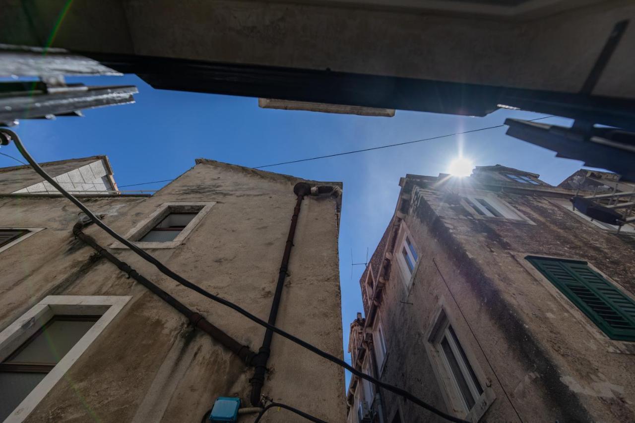 Stanley Helenski - Apartment In Old Town Šibenik Buitenkant foto