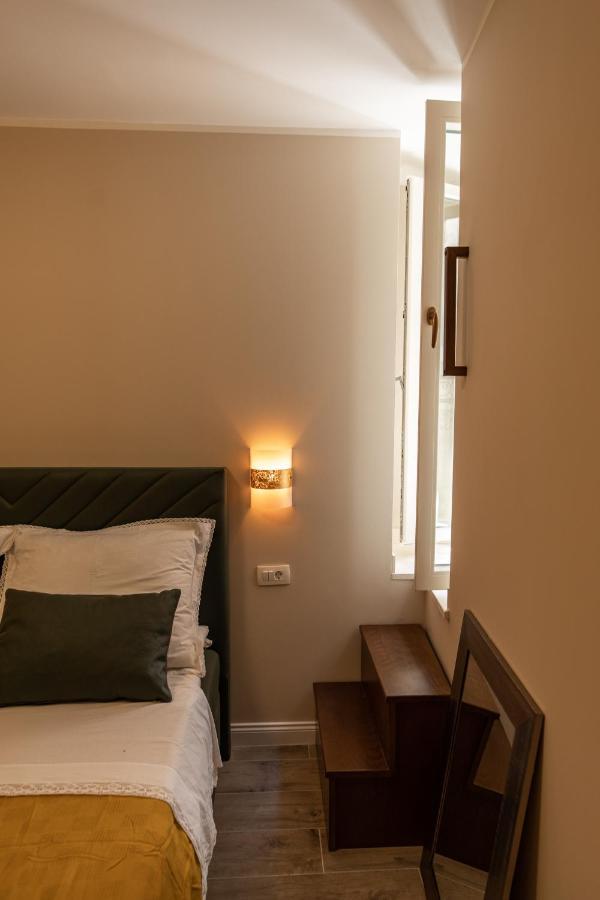 Stanley Helenski - Apartment In Old Town Šibenik Buitenkant foto